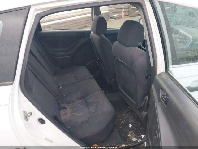 Pontiac Vibe Image 9