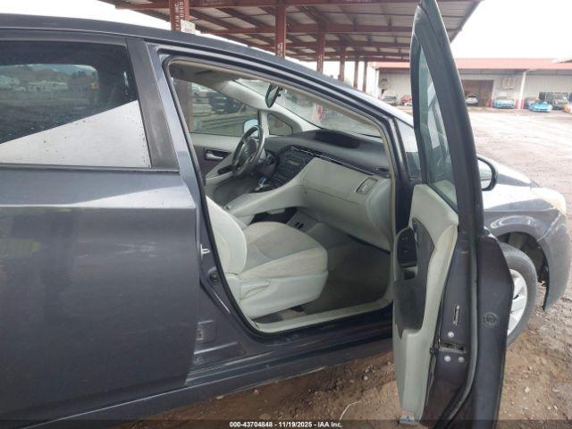 Toyota Prius Image 14