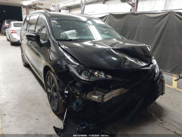  Salvage Chrysler Pacifica