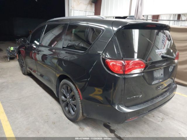 Chrysler Pacifica Limited Image 15