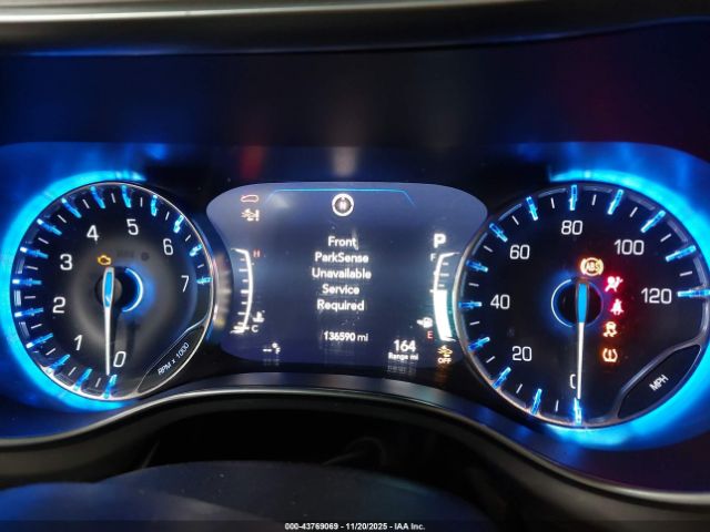 Chrysler Pacifica Limited Image 9