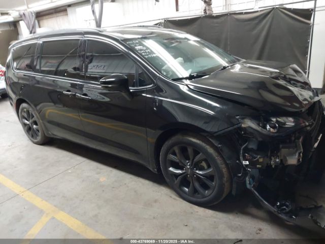 Chrysler Pacifica Limited Image 16