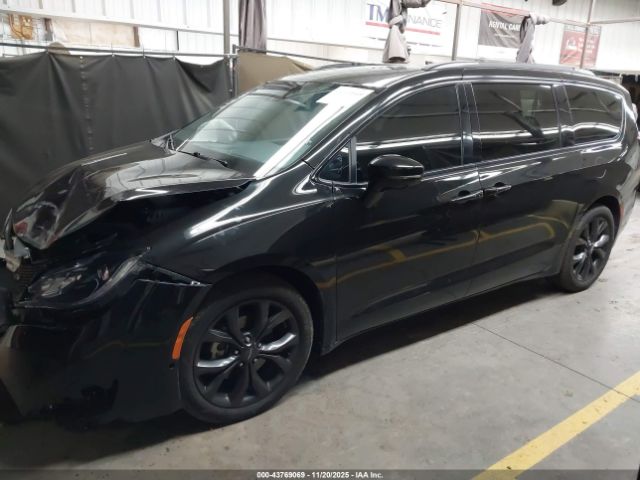 Chrysler Pacifica Limited Image 3