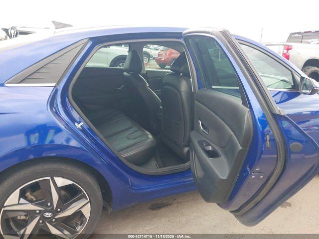 Hyundai ELANTRA Limited Image 10