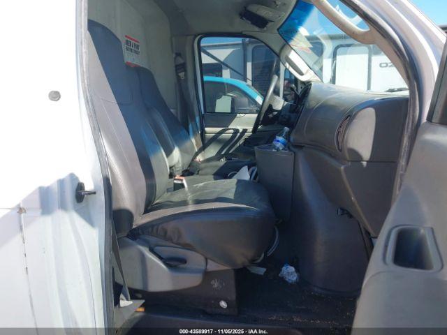 Ford E-450 Image 10