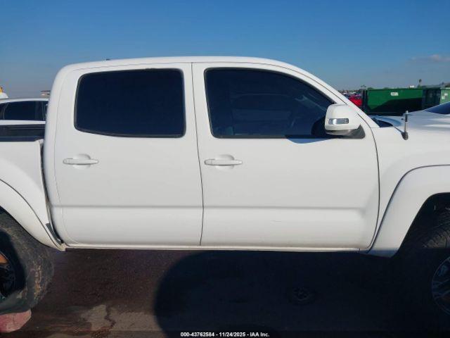 Toyota Tacoma Base V6 Image 2
