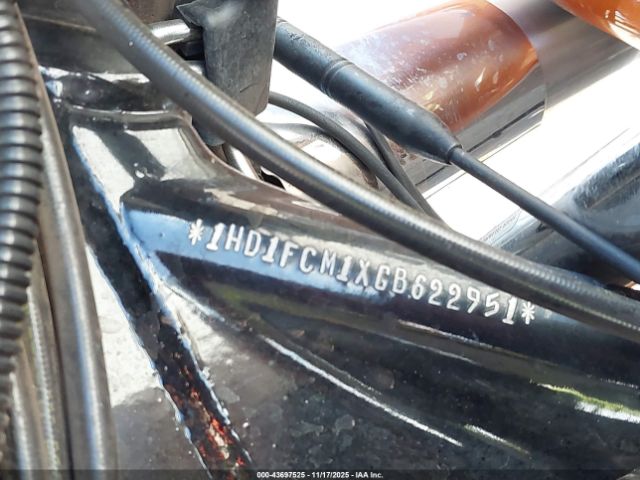 Harley-Davidson Flhtcu Ultra Classic Electra Gld Image 12