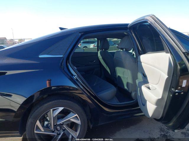 Hyundai ELANTRA Sel Image 14