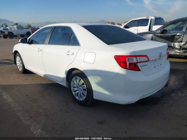 Toyota Camry Le Image 8