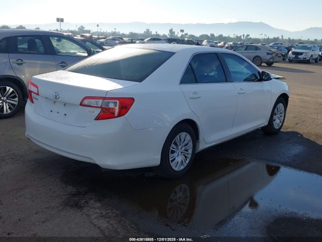 Toyota Camry Le Image 5