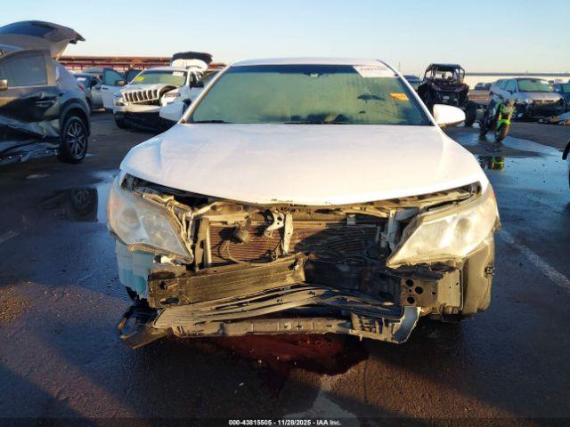 Toyota Camry Le Image 2