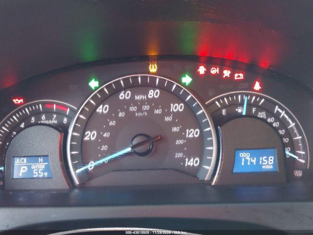 Toyota Camry Le Image 7