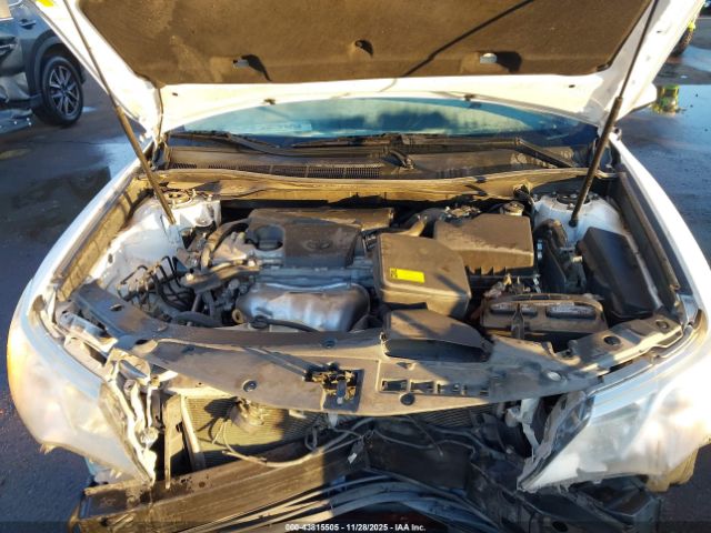 Toyota Camry Le Image 15