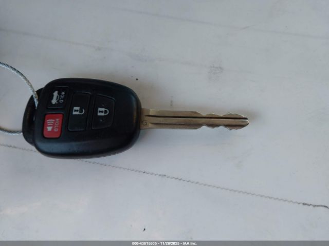 Toyota Camry Le Image 12