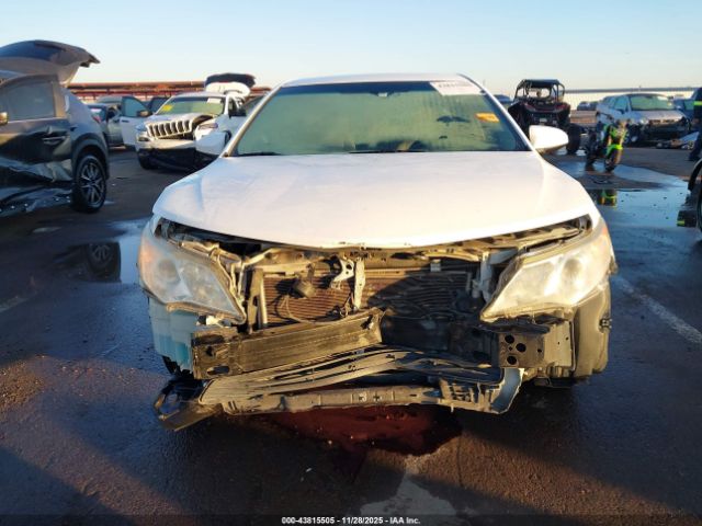 Toyota Camry Le Image 9