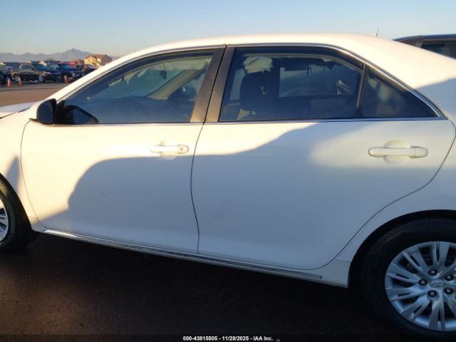 Toyota Camry Le Image 14