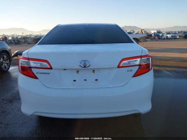 Toyota Camry Le Image 11