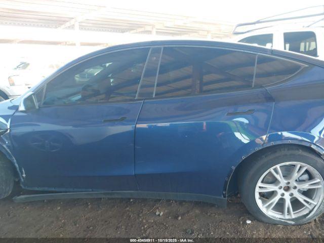 Tesla Model Y Long Range Dual Motor All-wheel Drive Image 11