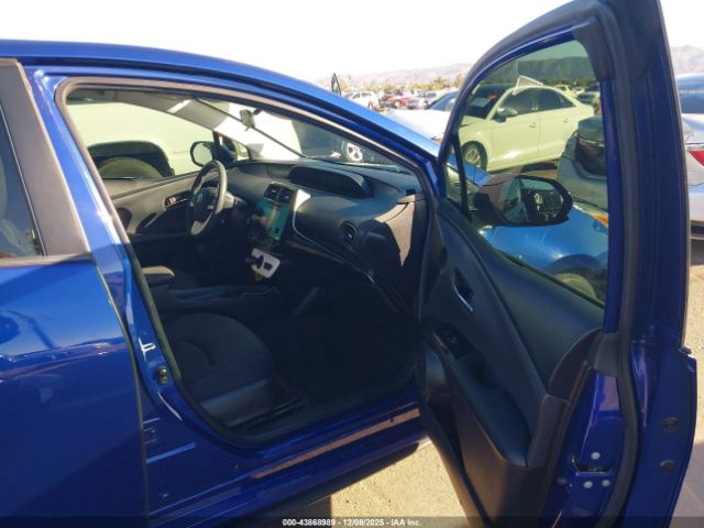 Toyota Prius Two Image 17