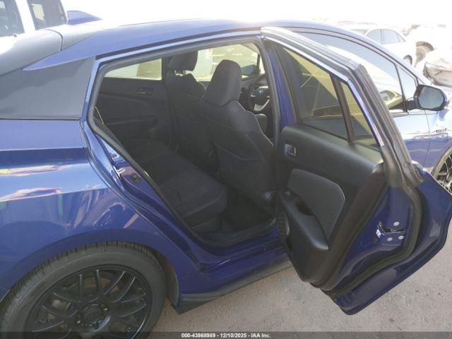 Toyota Prius Two Image 5