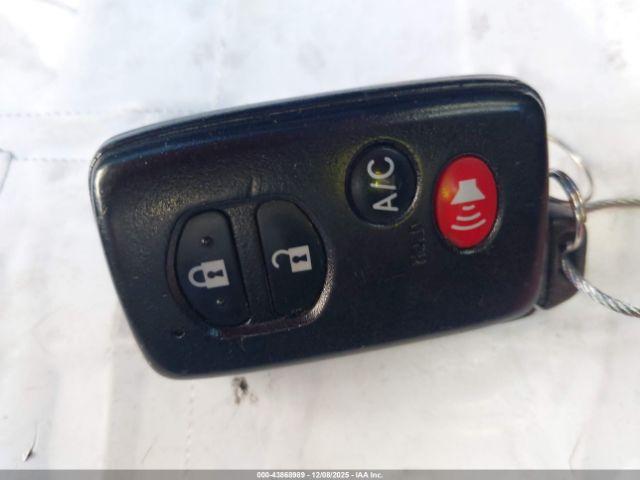 Toyota Prius Two Image 13