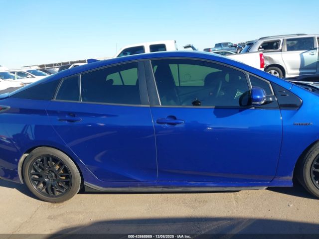 Toyota Prius Two Image 10