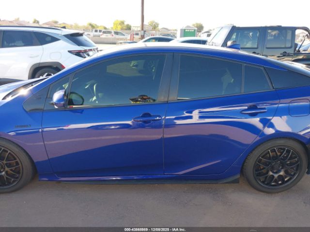 Toyota Prius Two Image 9