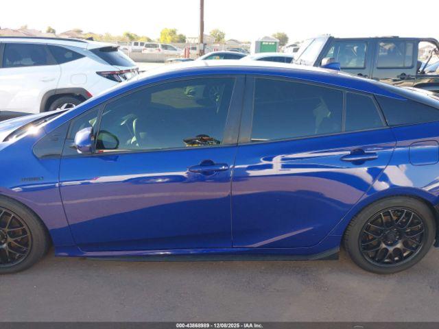 Toyota Prius Two Image 9