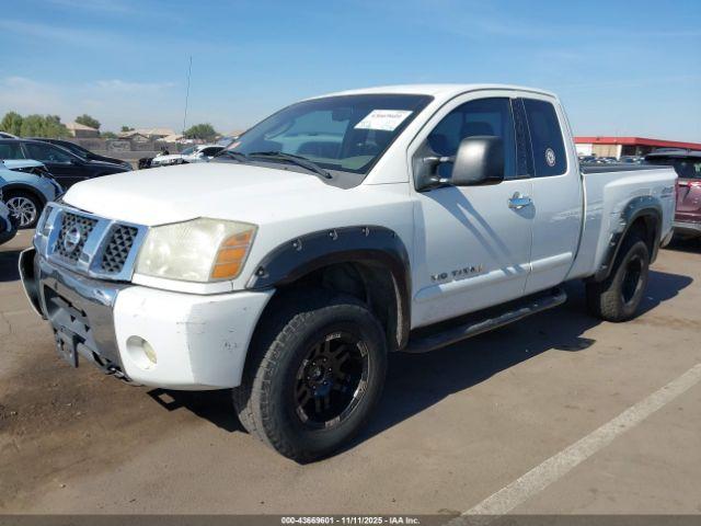 Nissan Titan Se Image 8