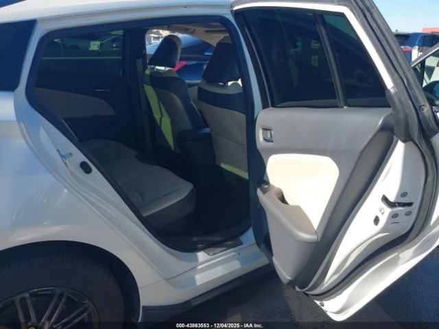 Toyota Prius Four Image 9