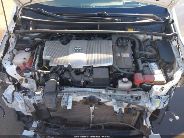 Toyota Prius Four Image 13