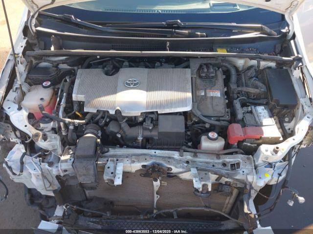 Toyota Prius Four Image 13