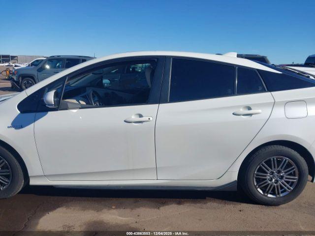 Toyota Prius Four Image 11