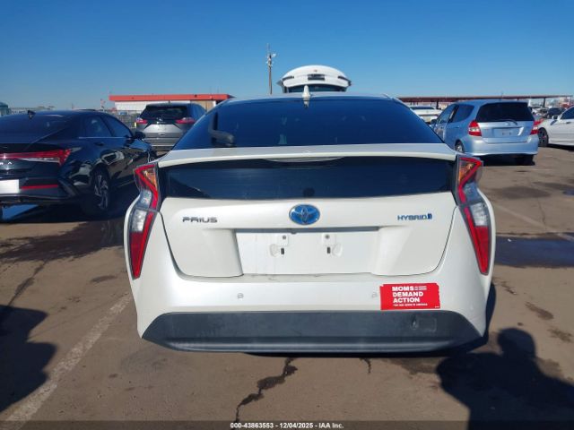 Toyota Prius Four Image 14