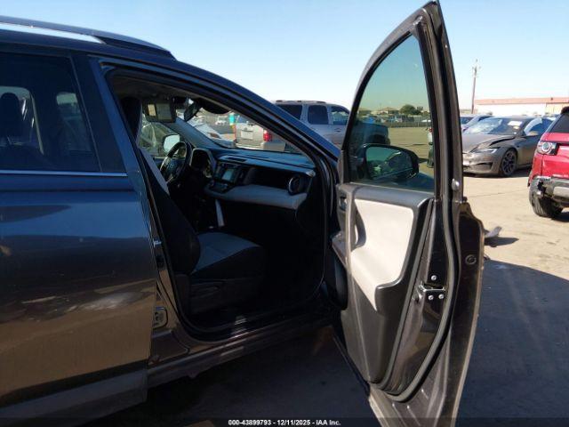 Toyota RAV4 Xle Image 14