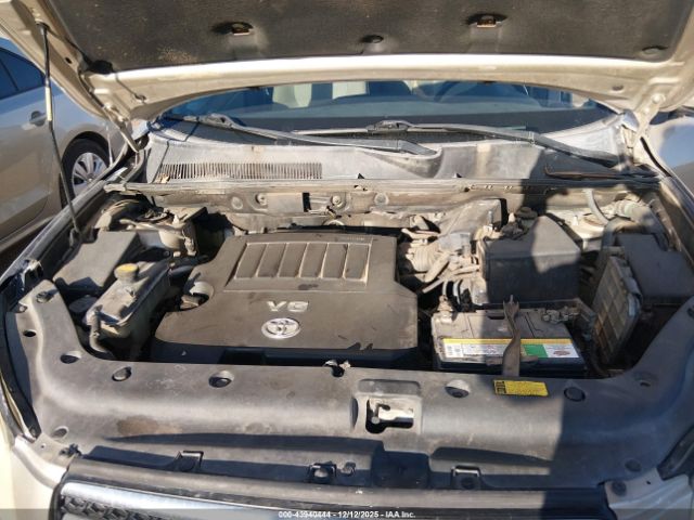 Toyota RAV4 Limited V6 Image 6