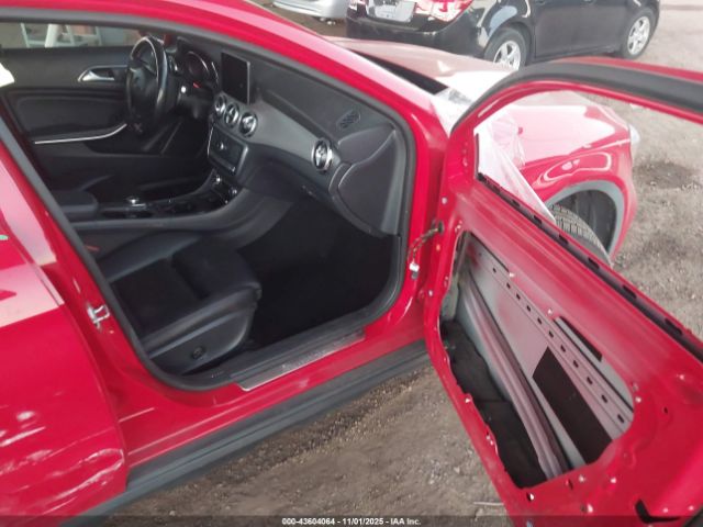 Mercedes-Benz GLA 4matic Image 5