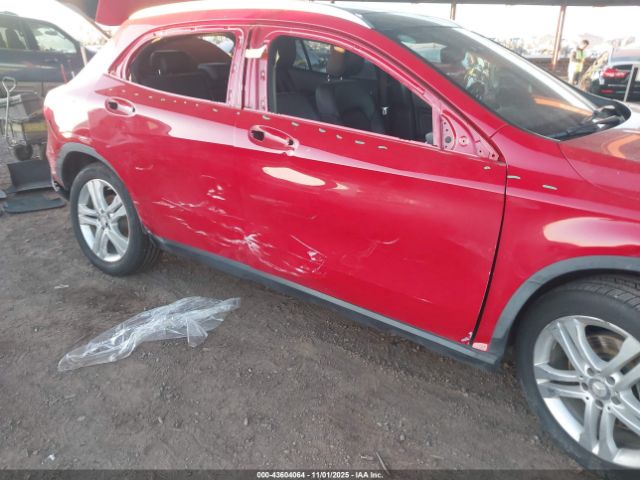 Mercedes-Benz GLA 4matic Image 12