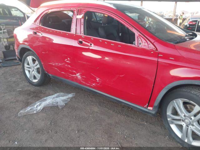 Mercedes-Benz GLA 4matic Image 12