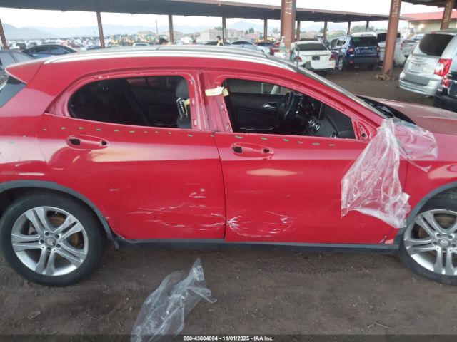 Mercedes-Benz GLA 4matic Image 14