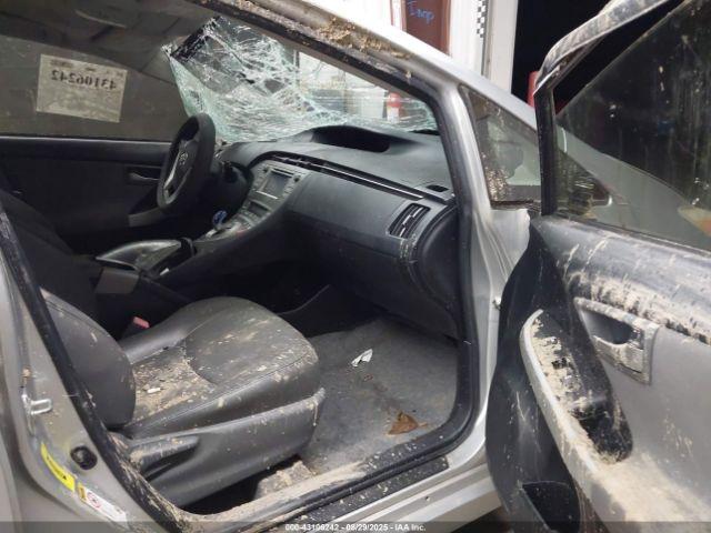 Toyota Prius Two Image 4