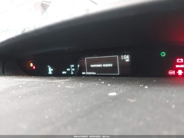 Toyota Prius Two Image 9