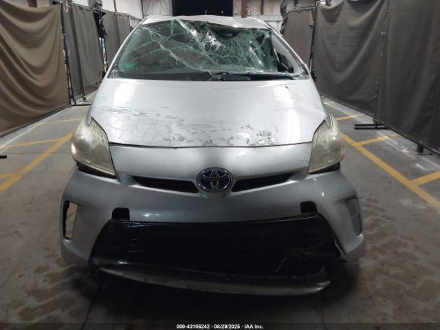 Toyota Prius Two Image 12