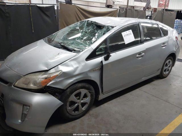 Toyota Prius Two Image 13