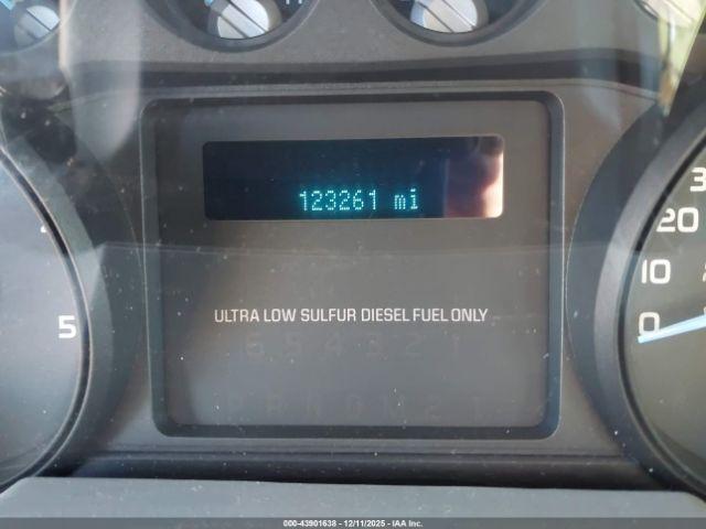 Ford F-450 Xl Image 13