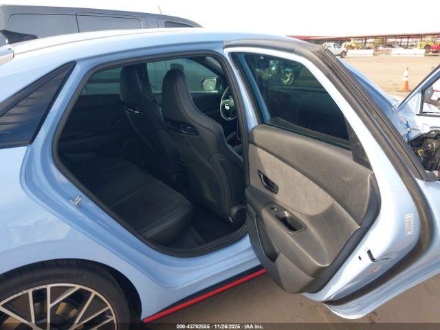 Hyundai ELANTRA Image 16