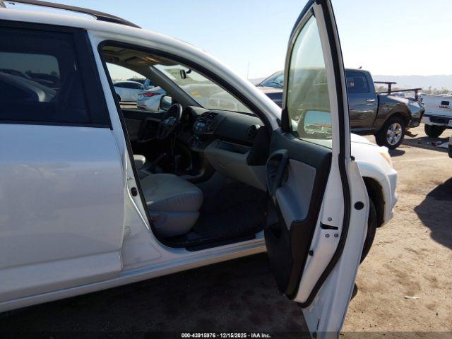 Toyota RAV4 Limited Image 6