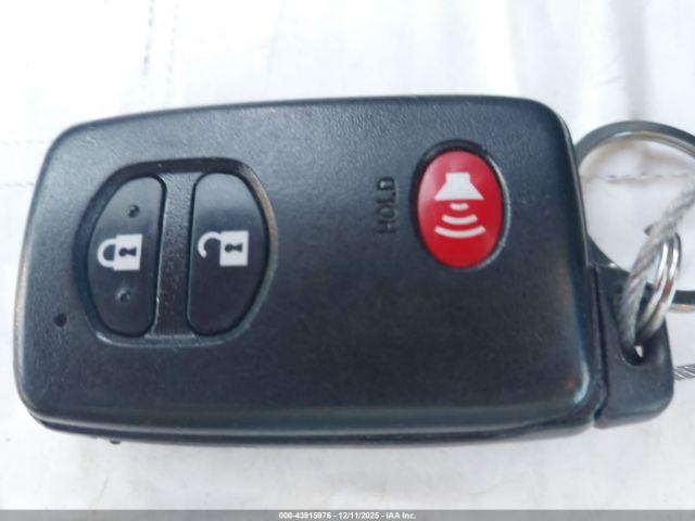 Toyota RAV4 Limited Image 16