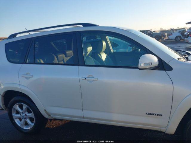 Toyota RAV4 Limited Image 15