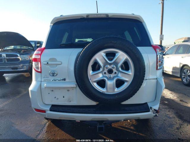 Toyota RAV4 Limited Image 14